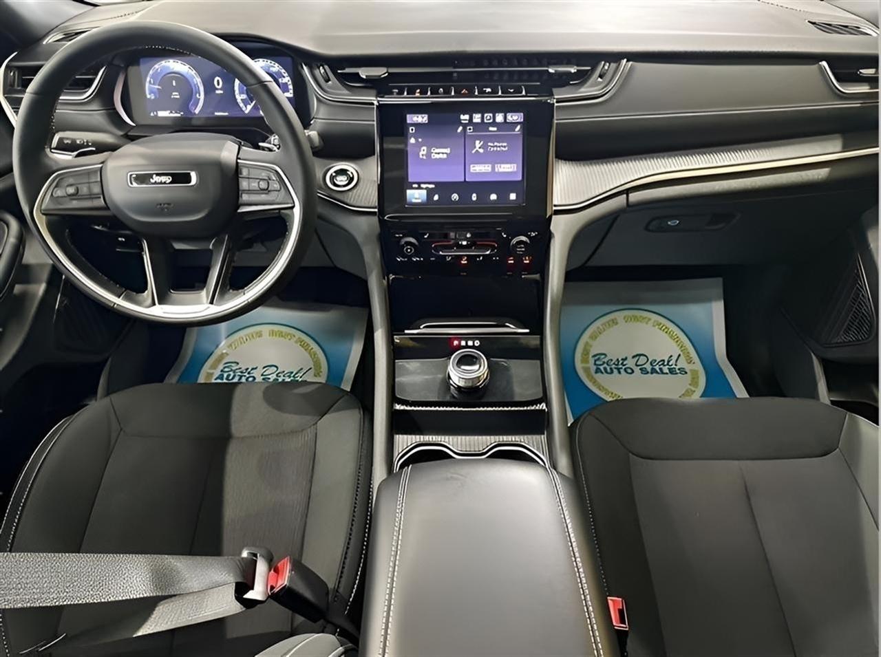Jeep Grand Cherokee Laredo 4WD 2024