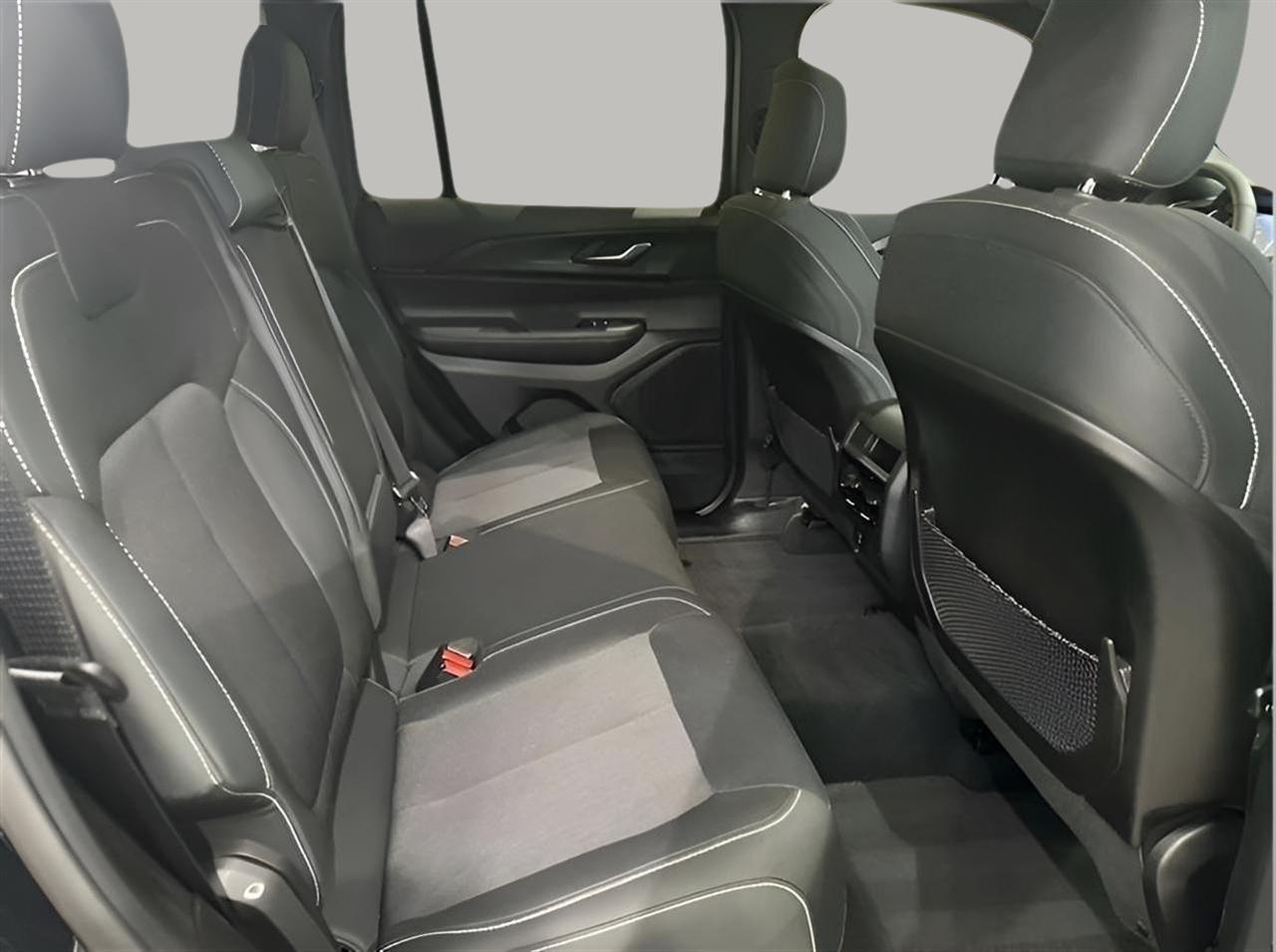Jeep Grand Cherokee Laredo 4WD 2024