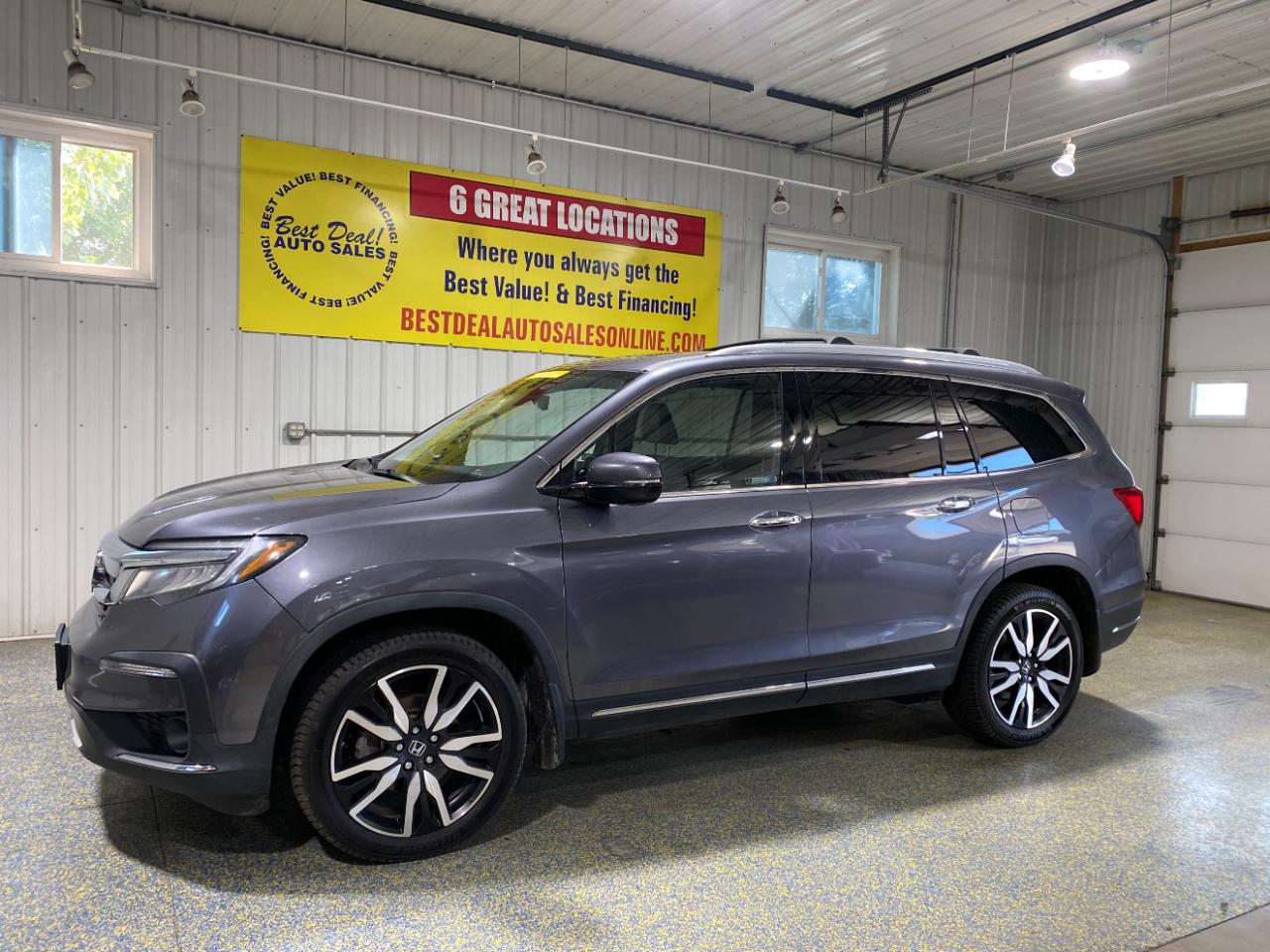 2021 Honda Pilot Touring AWD w/Rear Captains Chairs