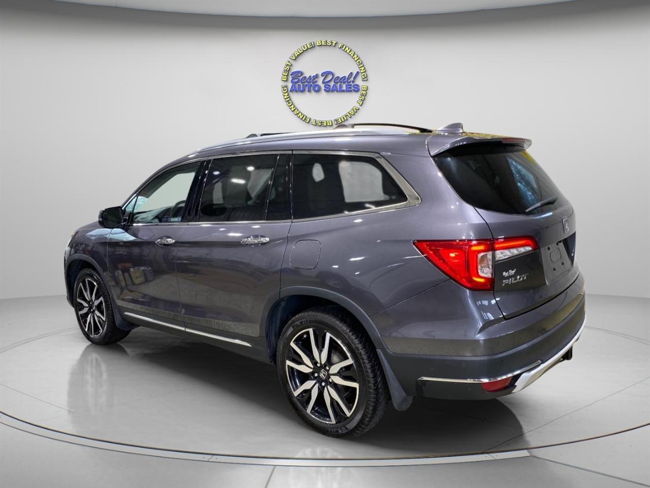 Honda Pilot Touring AWD w/Rear Captains Chairs 2021