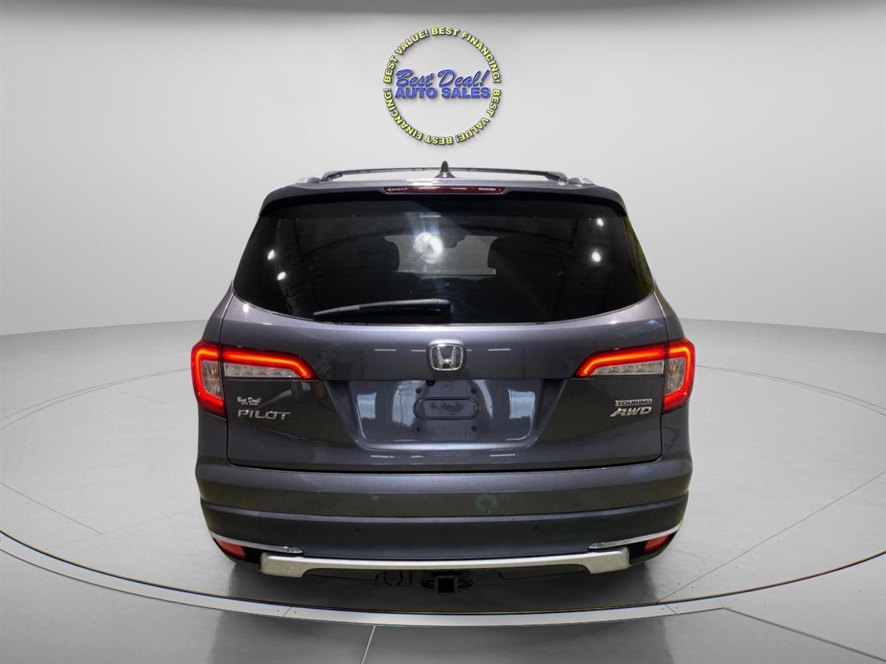 Honda Pilot Touring AWD w/Rear Captains Chairs 2021
