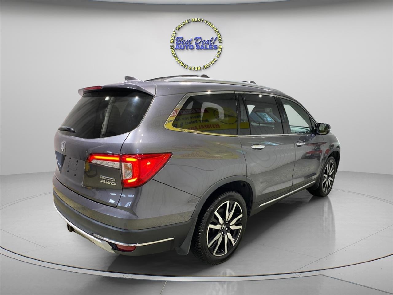 Honda Pilot Touring AWD w/Rear Captains Chairs 2021