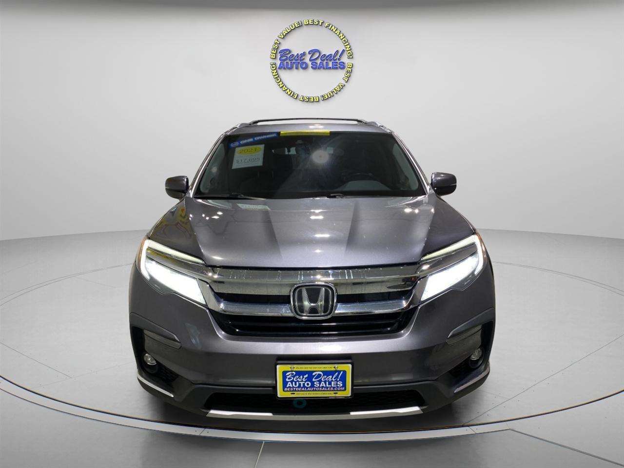 Honda Pilot Touring AWD w/Rear Captains Chairs 2021