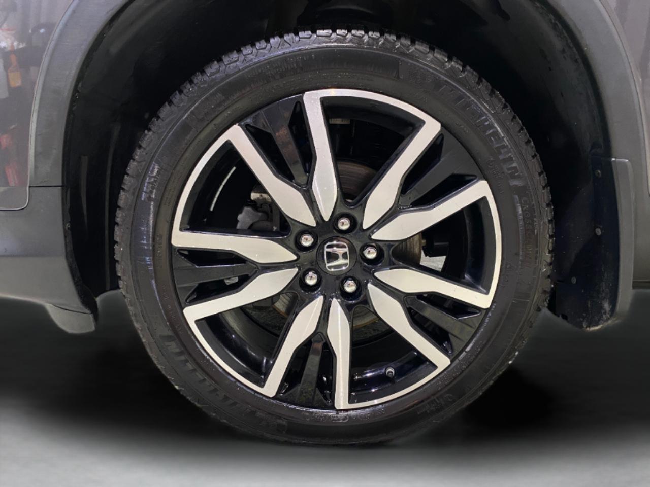 Honda Pilot Touring AWD w/Rear Captains Chairs 2021