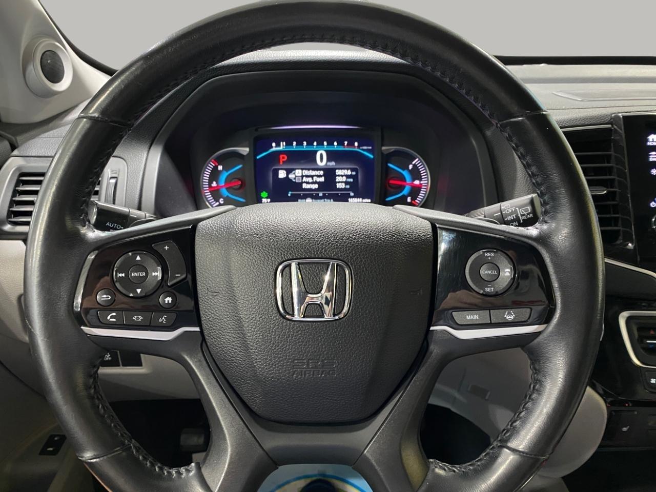 Honda Pilot Touring AWD w/Rear Captains Chairs 2021