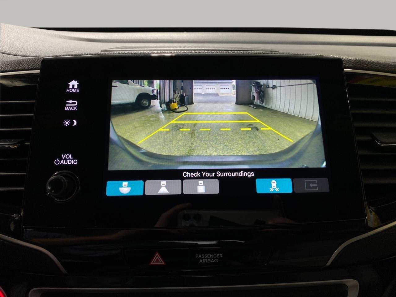 Honda Pilot Touring AWD w/Rear Captains Chairs 2021