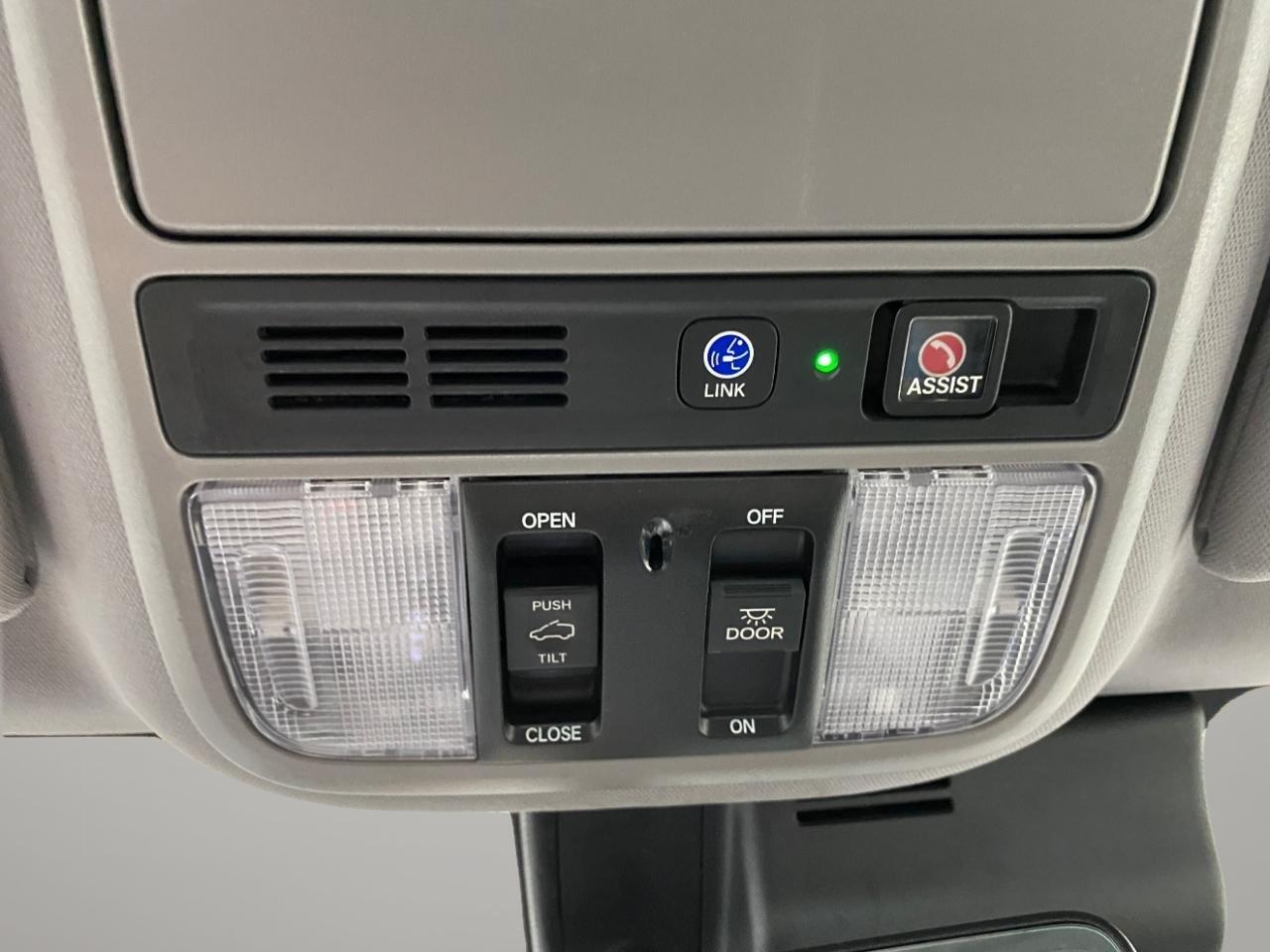 Honda Pilot Touring AWD w/Rear Captains Chairs 2021