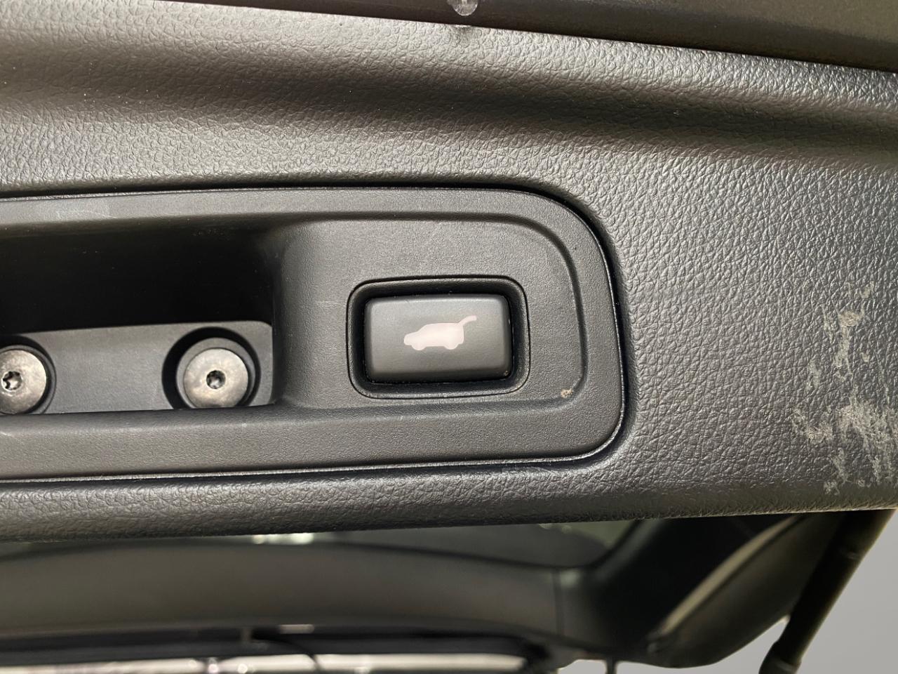 Honda Pilot Touring AWD w/Rear Captains Chairs 2021