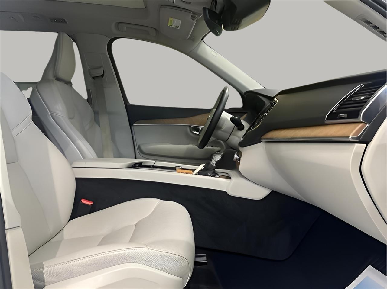 Volvo XC90 T6 Momentum AWD 2022