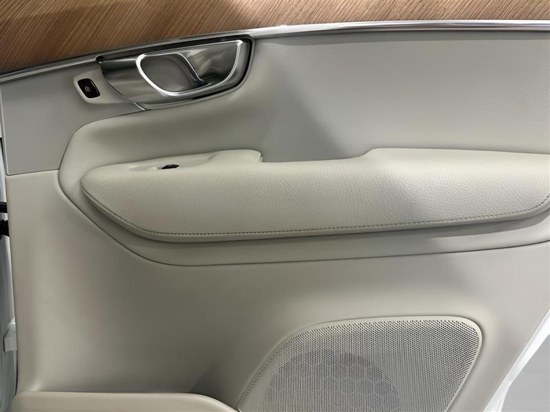 Volvo XC90 T6 Momentum AWD 2022