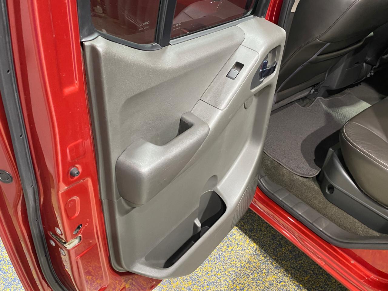 Nissan Frontier SL Crew Cab 5AT 4WD 2015