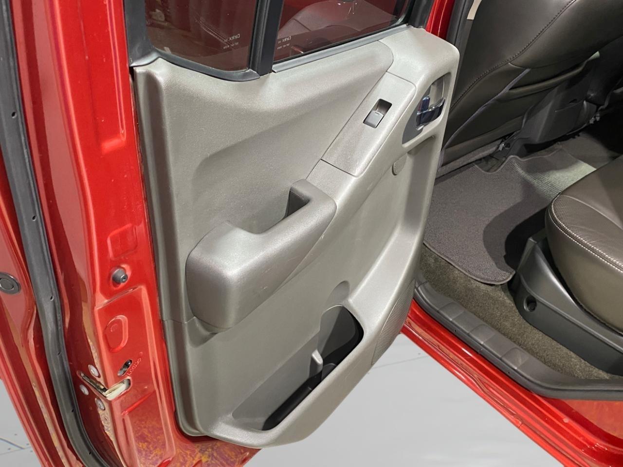 Nissan Frontier PRO-4X Crew Cab 4WD 2015
