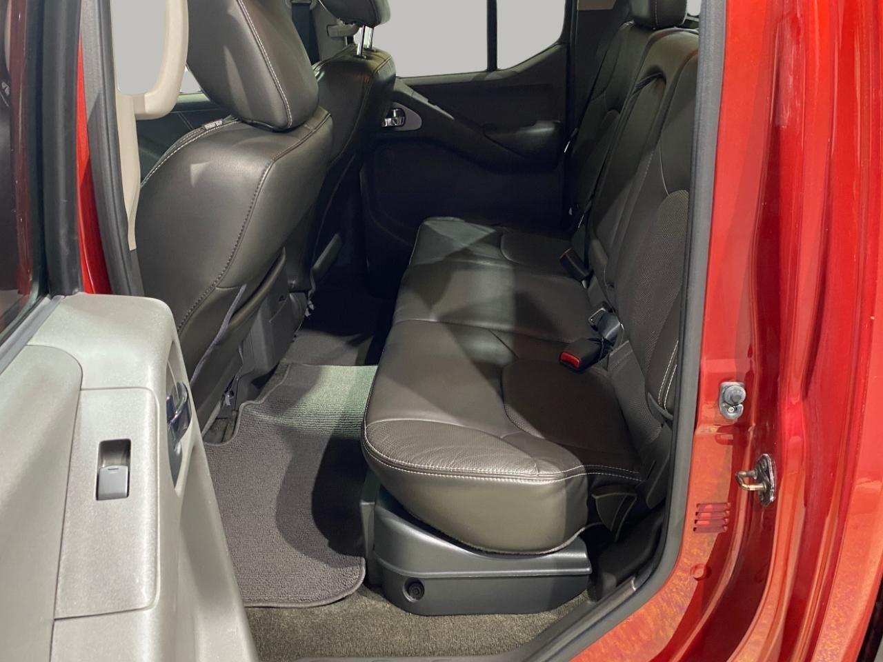 Nissan Frontier PRO-4X Crew Cab 4WD 2015