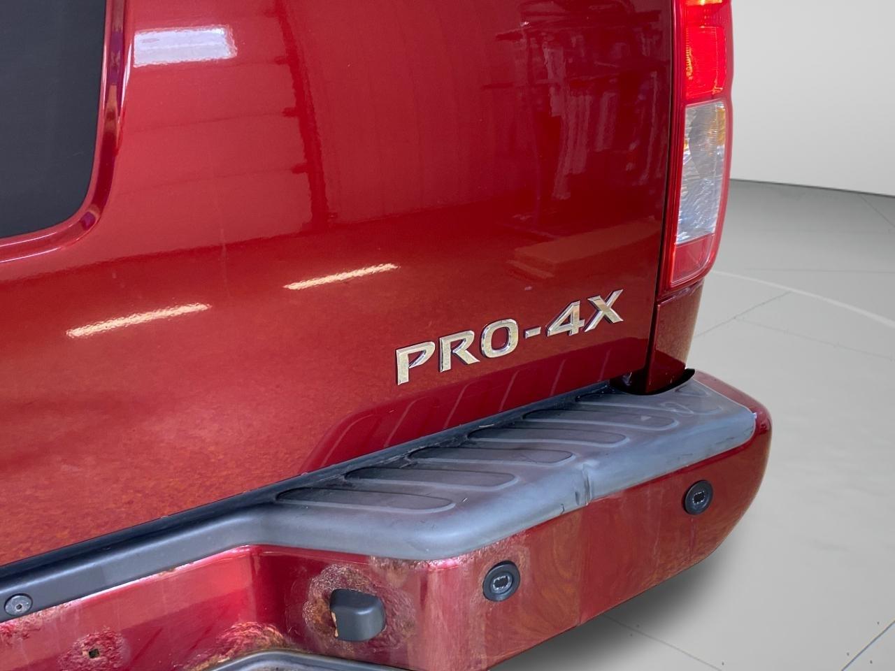Nissan Frontier PRO-4X Crew Cab 4WD 2015