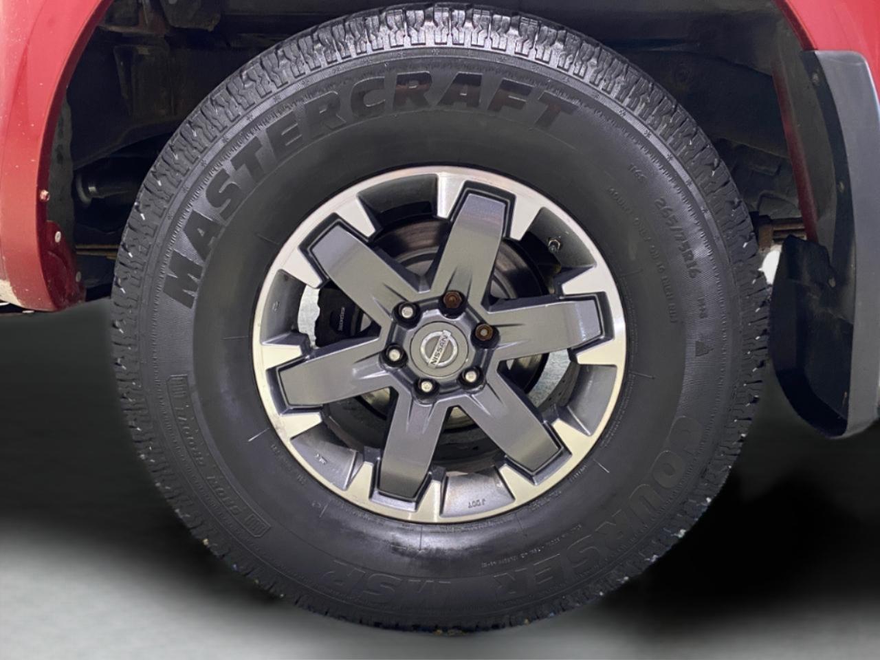 Nissan Frontier PRO-4X Crew Cab 4WD 2015