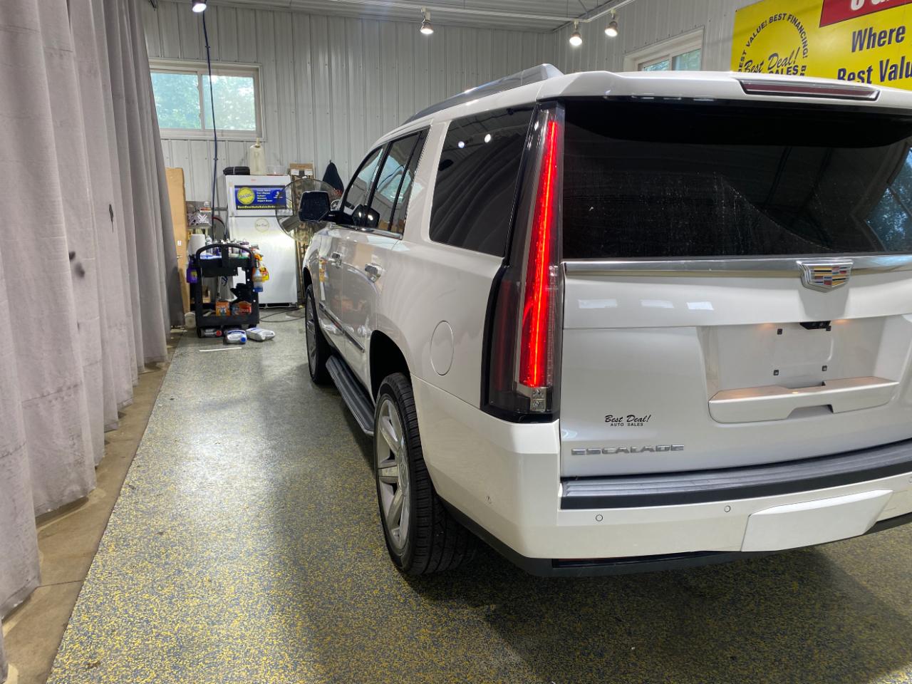 Cadillac Escalade 4WD 4dr Luxury 2017