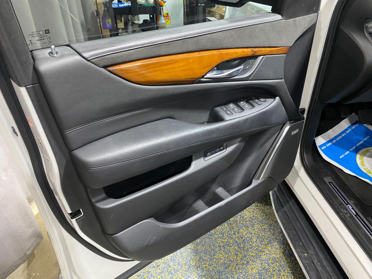 Cadillac Escalade 4WD 4dr Luxury 2017