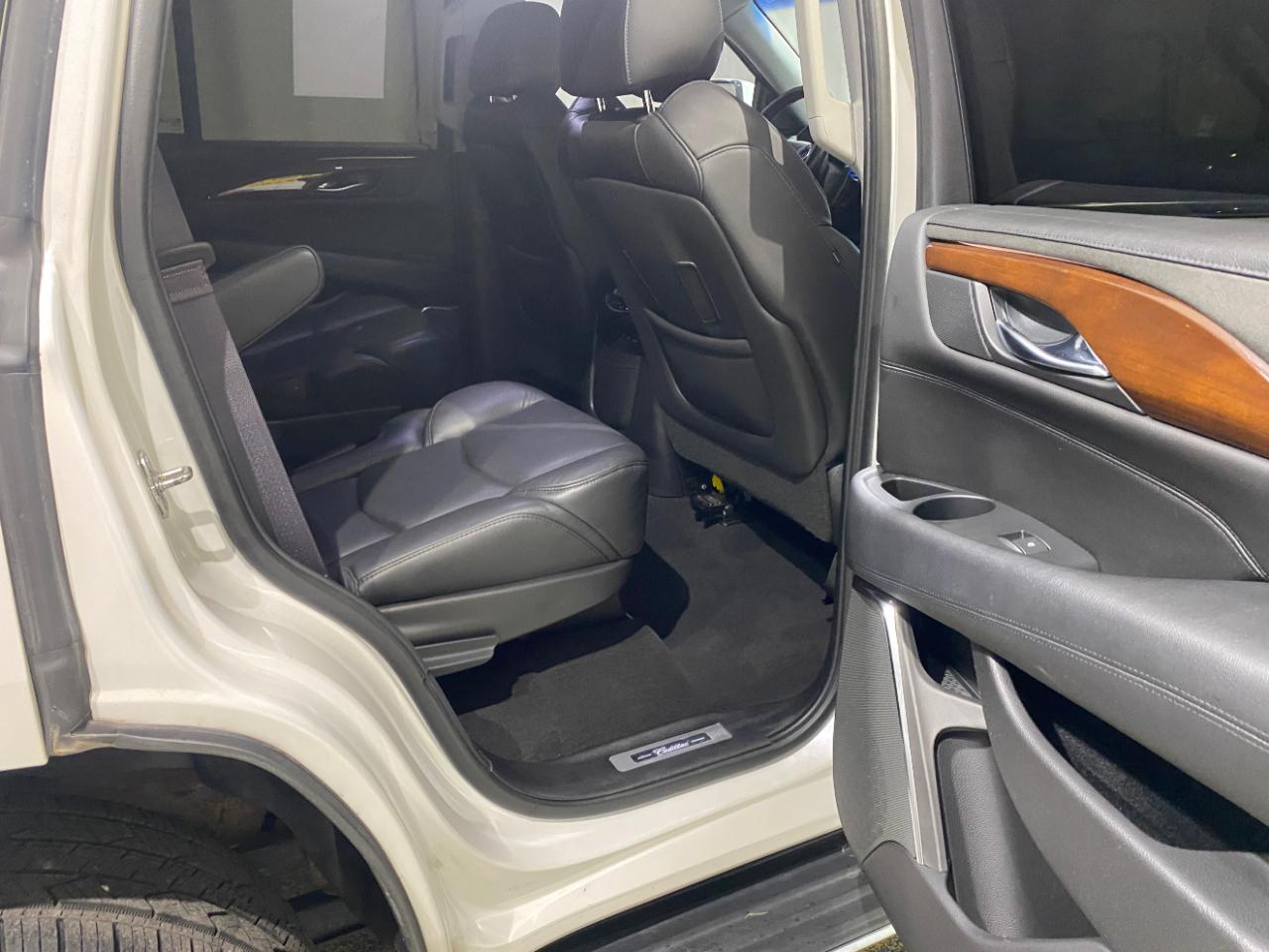 Cadillac Escalade 4WD 4dr Luxury 2017