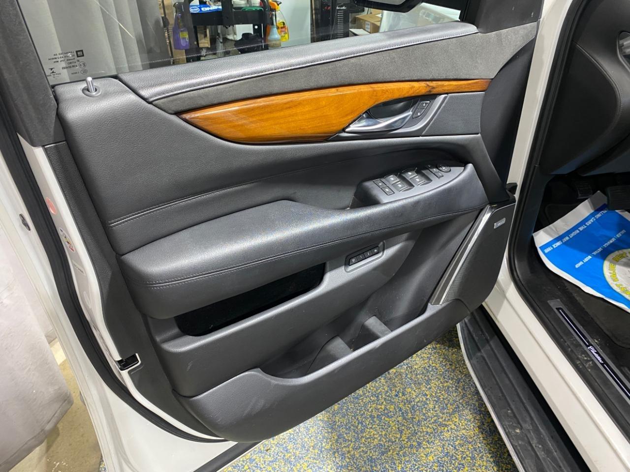 Cadillac Escalade 4WD 4dr Luxury 2017