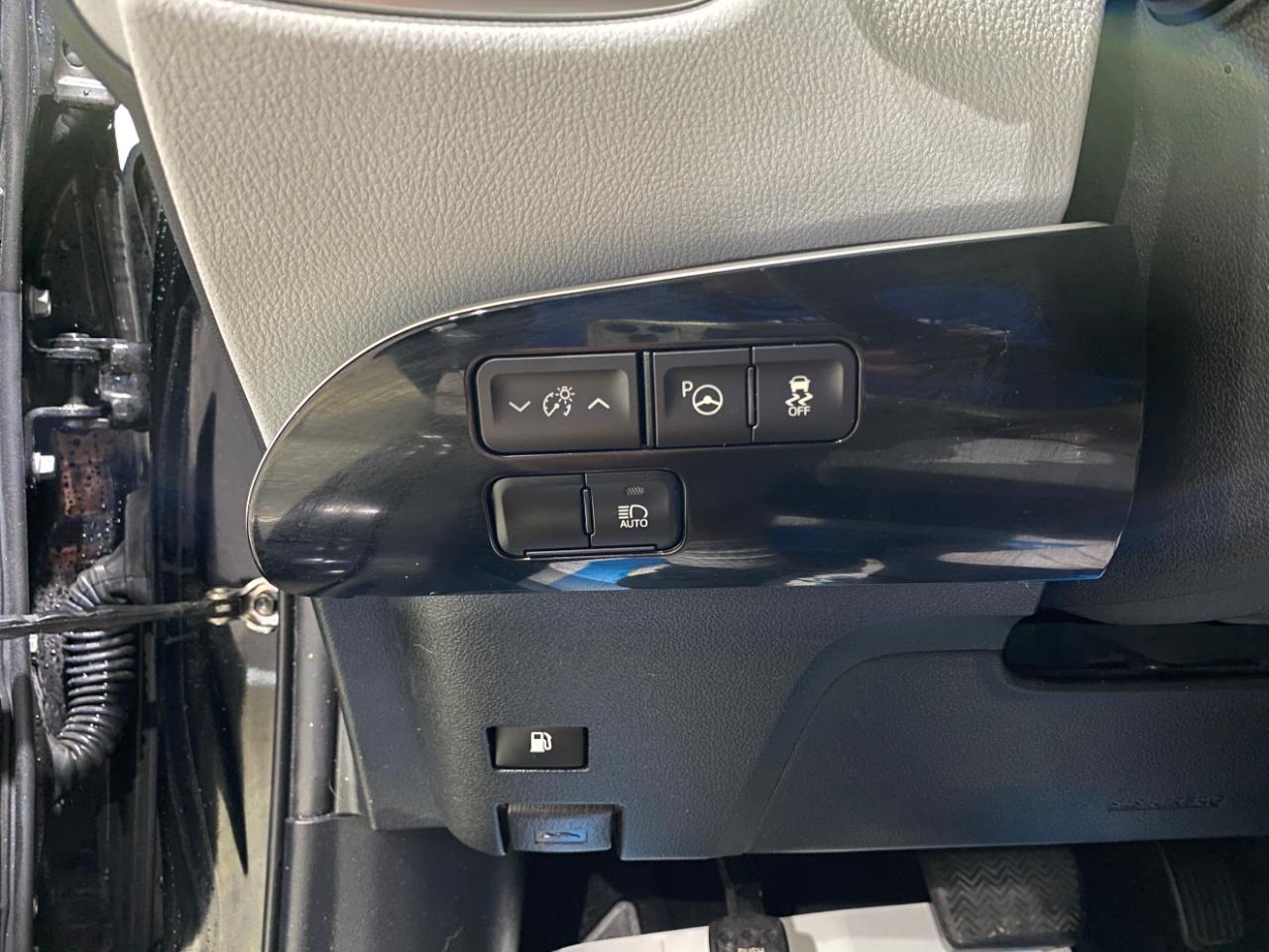 Toyota Prius LE 2022