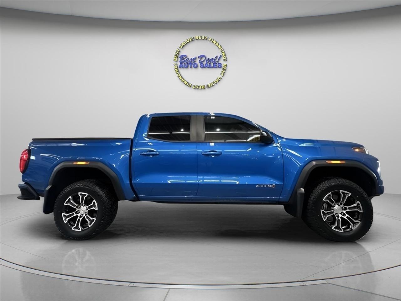 GMC Canyon AT4 Crew Cab 4WD 2023