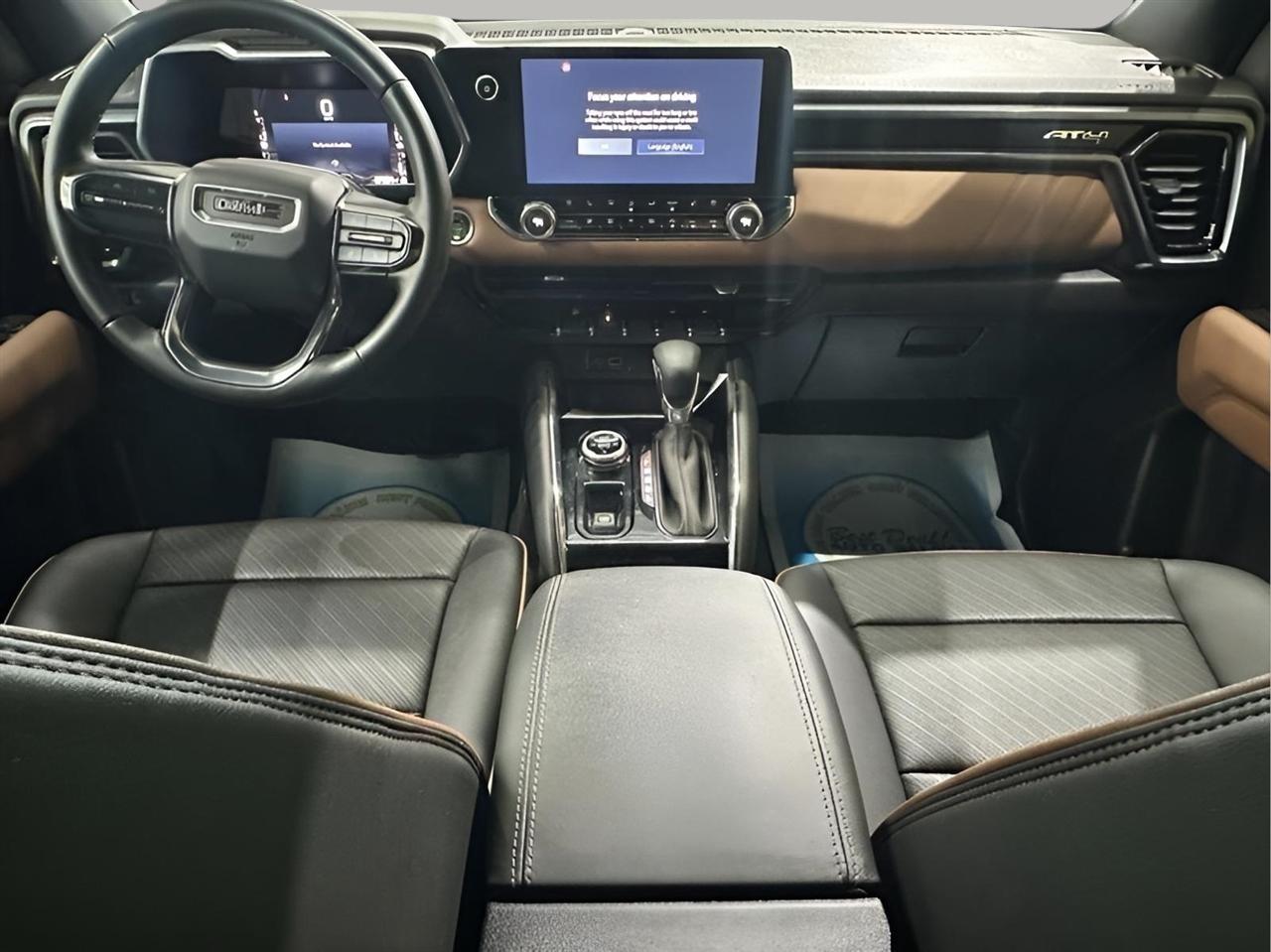GMC Canyon AT4 Crew Cab 4WD 2023