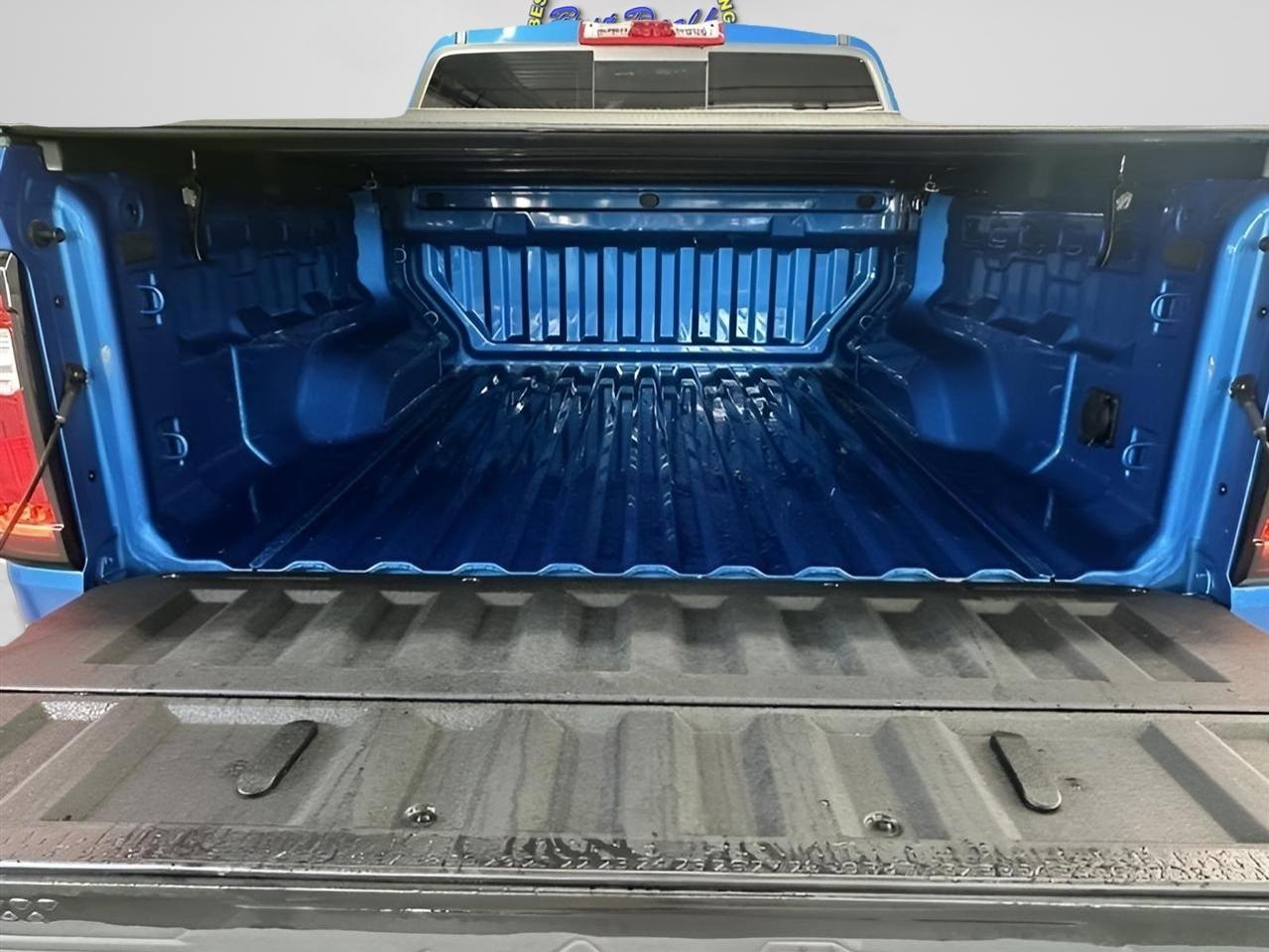GMC Canyon AT4 Crew Cab 4WD 2023