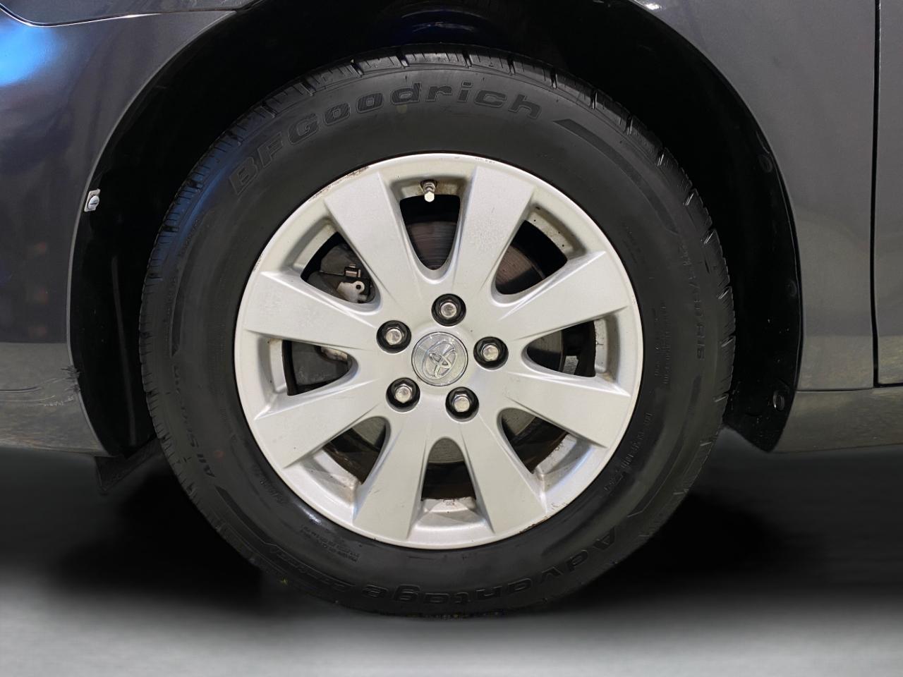 Toyota Camry Hybrid Sedan 2009