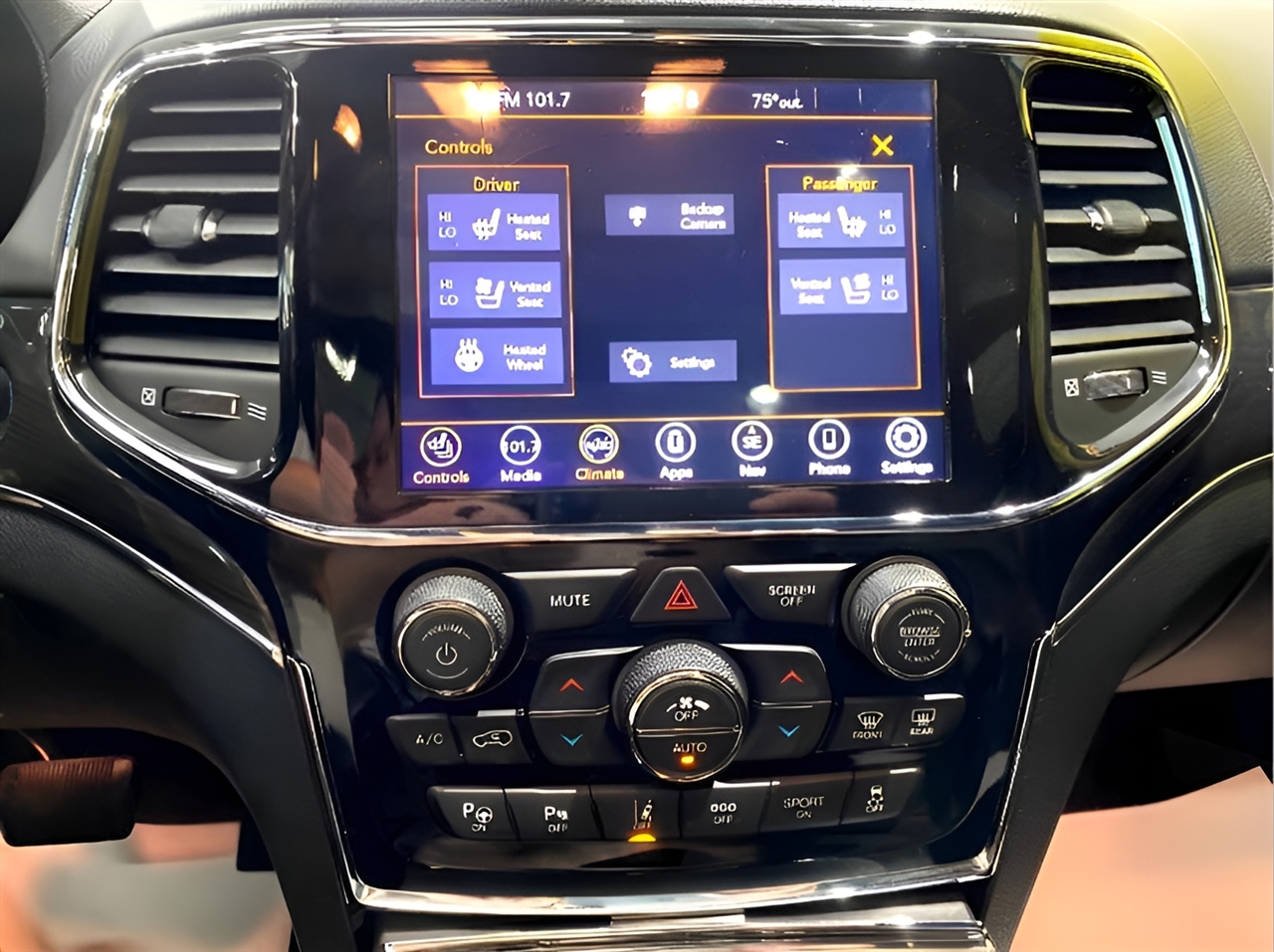 2019 Jeep Grand Cherokee Overland photo 14