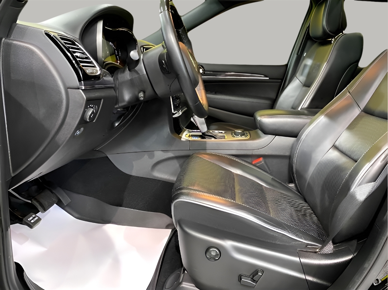 2019 Jeep Grand Cherokee Overland photo 18