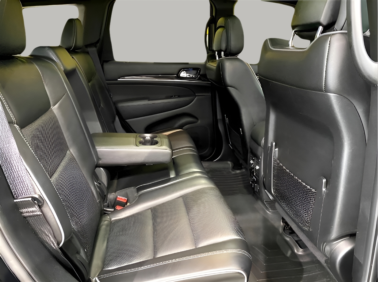 2019 Jeep Grand Cherokee Overland photo 24