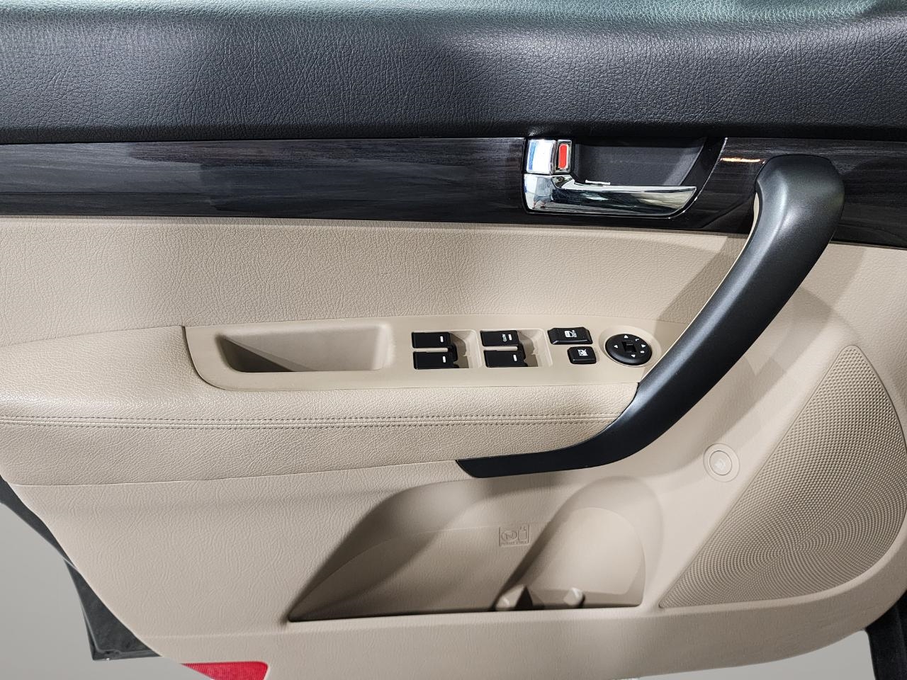 2011 Kia Sorento LX photo 9