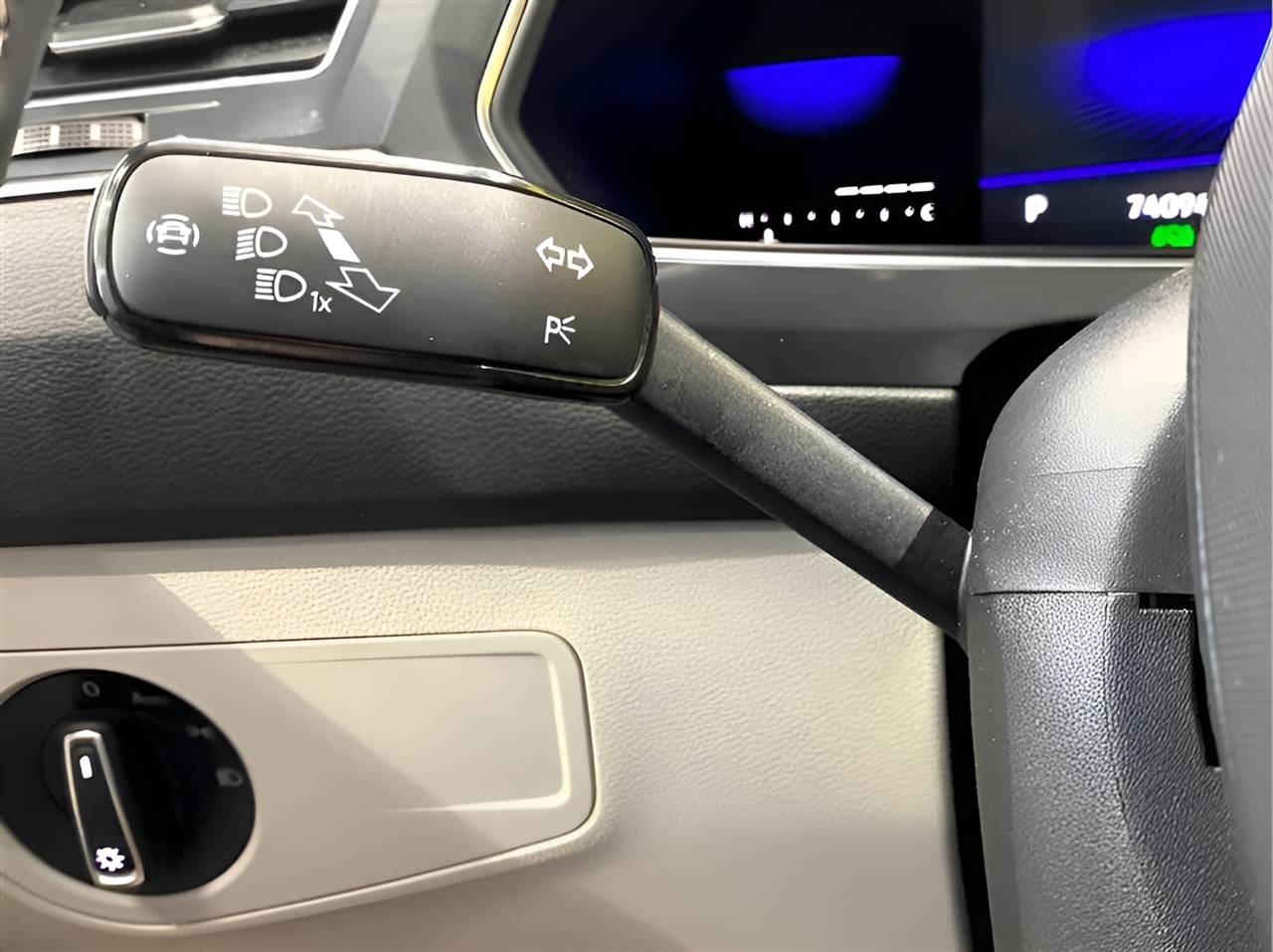 Volkswagen Tiguan SE R-Line Black 4MOTION 2023 Volkswagen Tiguan SE R-Line Black 4MOTION 2023