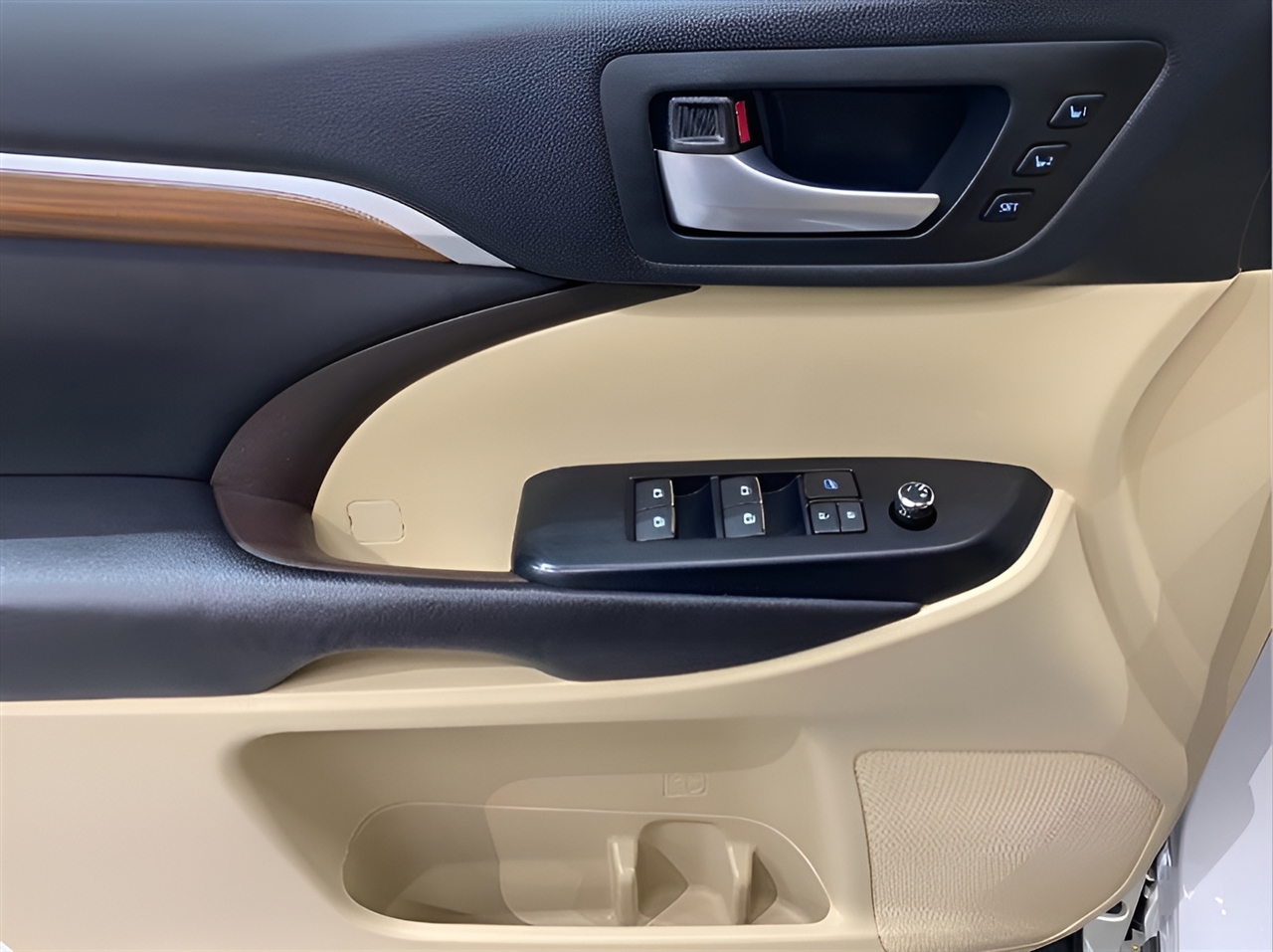 2017 Toyota Highlander Limited photo 21