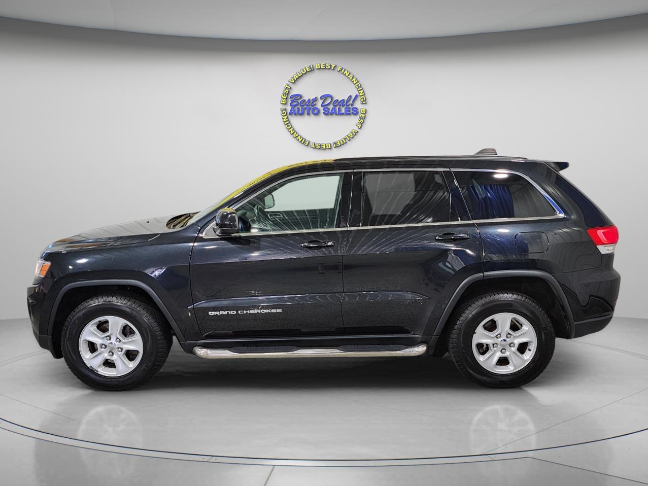 2016 Jeep Grand Cherokee Laredo photo 2