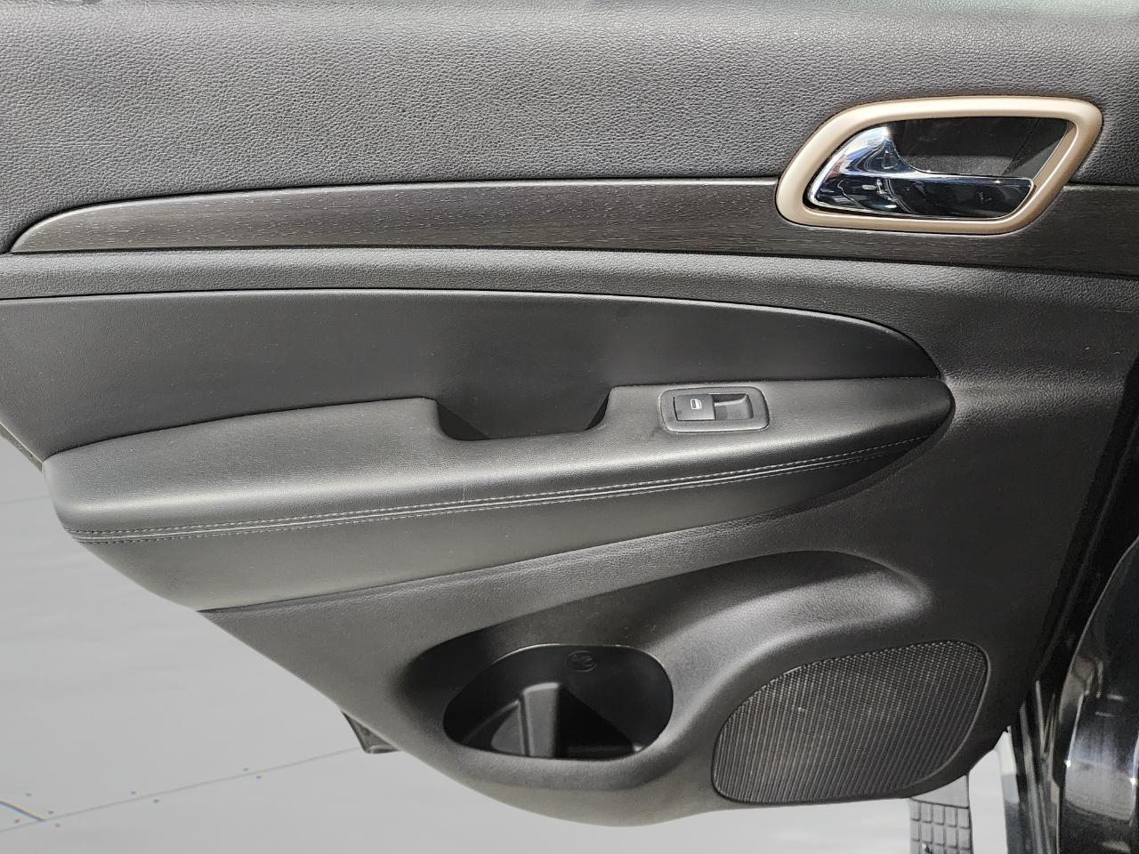 2016 Jeep Grand Cherokee Laredo photo 21