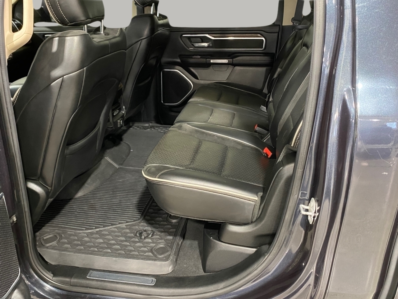 RAM 1500 Laramie Crew Cab SWB 4WD 2019