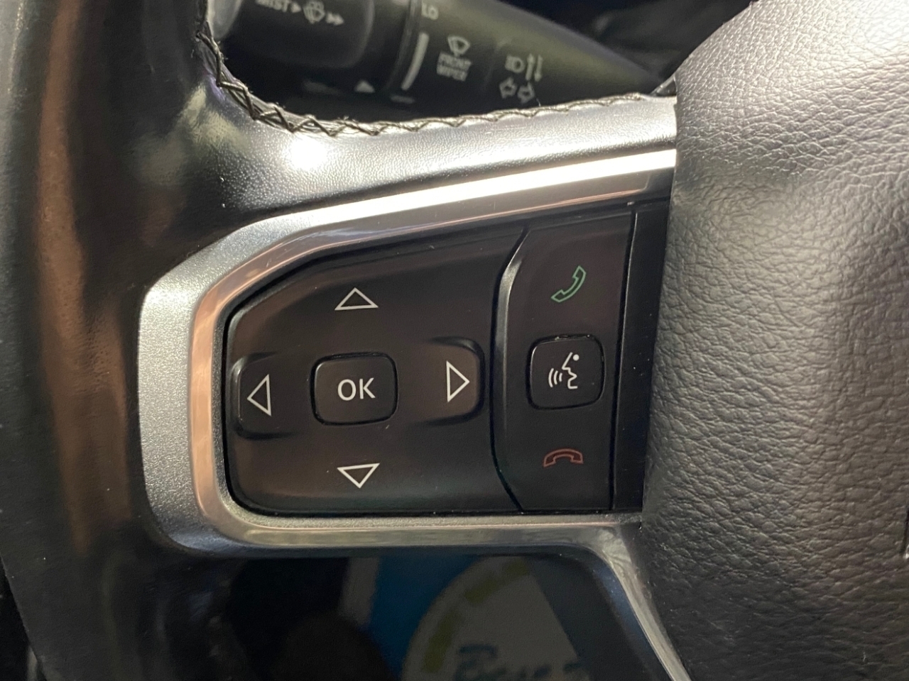 RAM 1500 Laramie Crew Cab SWB 4WD 2019