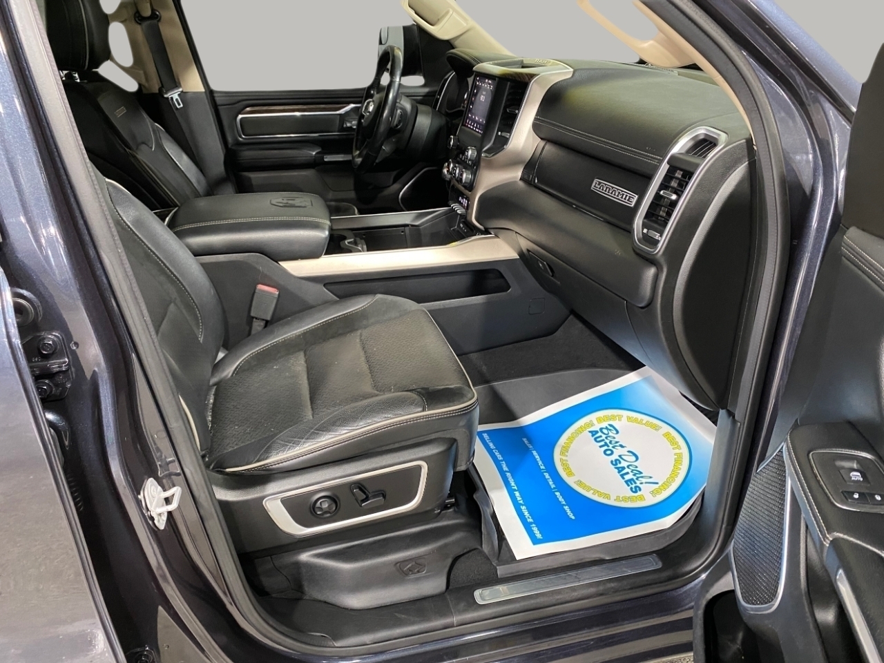 RAM 1500 Laramie Crew Cab SWB 4WD 2019