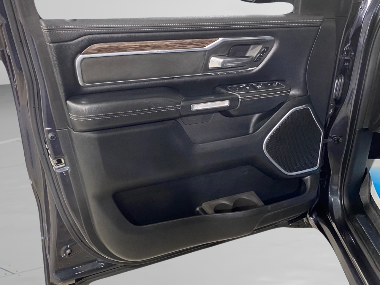 RAM 1500 Laramie Crew Cab SWB 4WD 2019