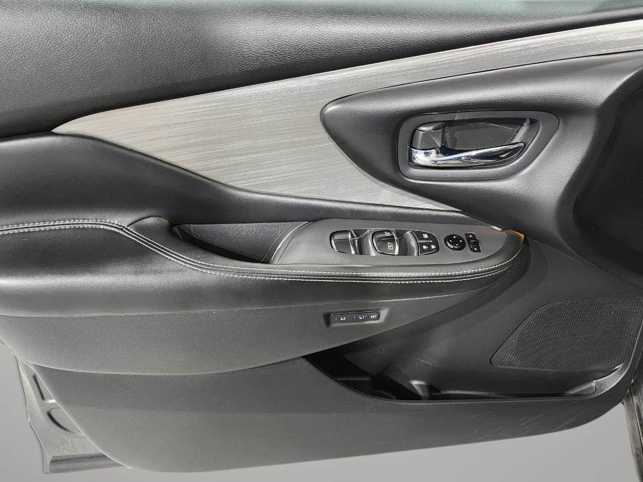 2016 Nissan Murano Platinum photo 12