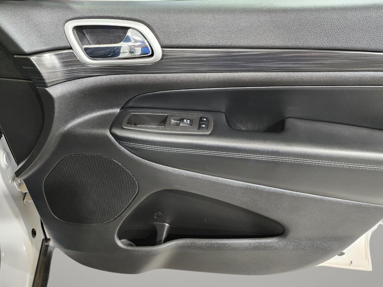 2021 Jeep Grand Cherokee Laredo E photo 21