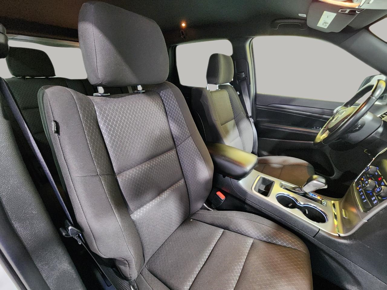2021 Jeep Grand Cherokee Laredo E photo 23