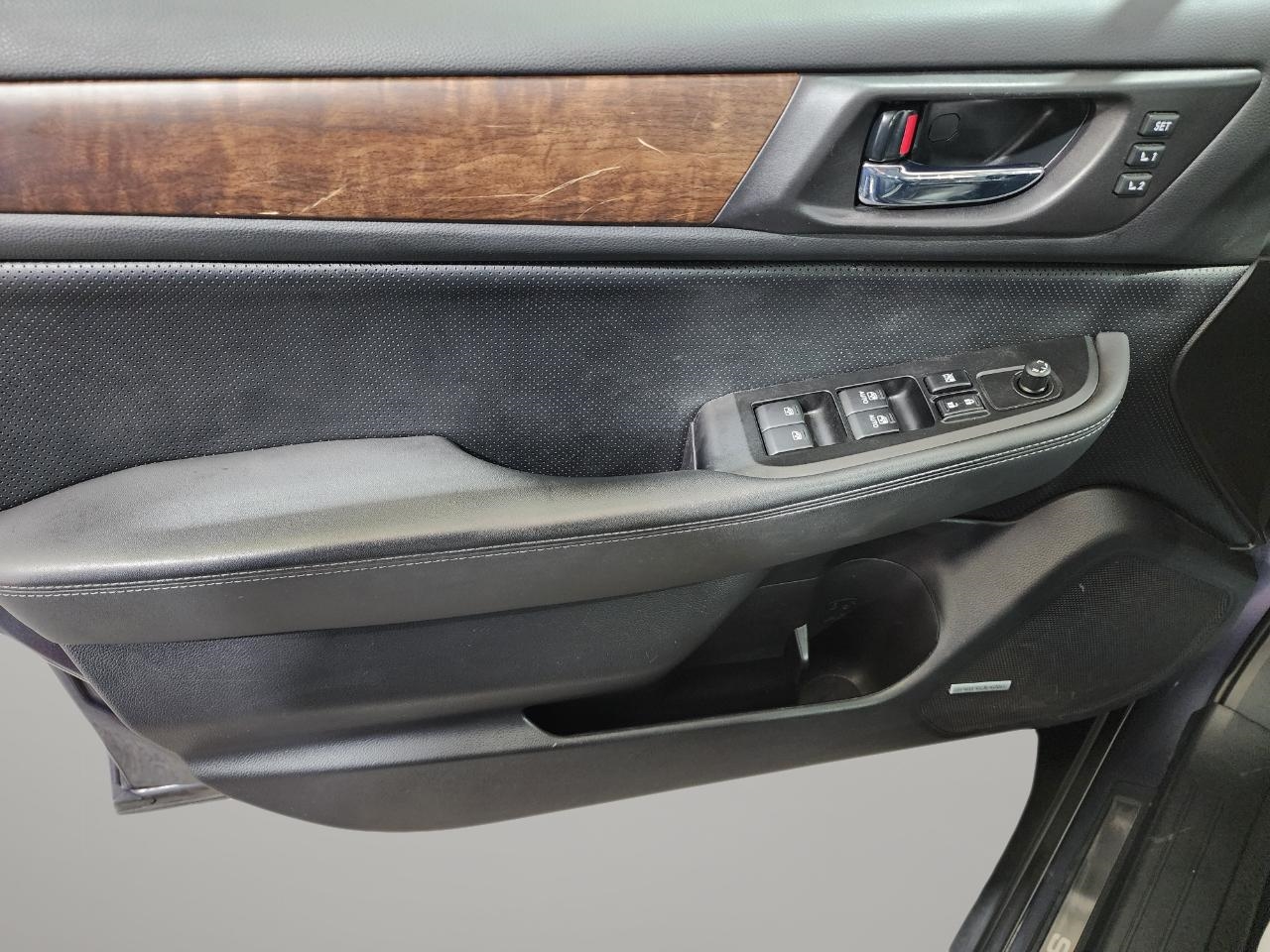 2016 Subaru Outback 2.5i Limited photo 10