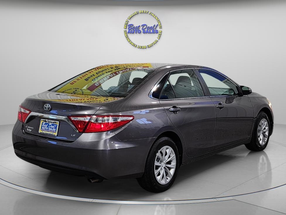 2017 Toyota Camry LE photo 4