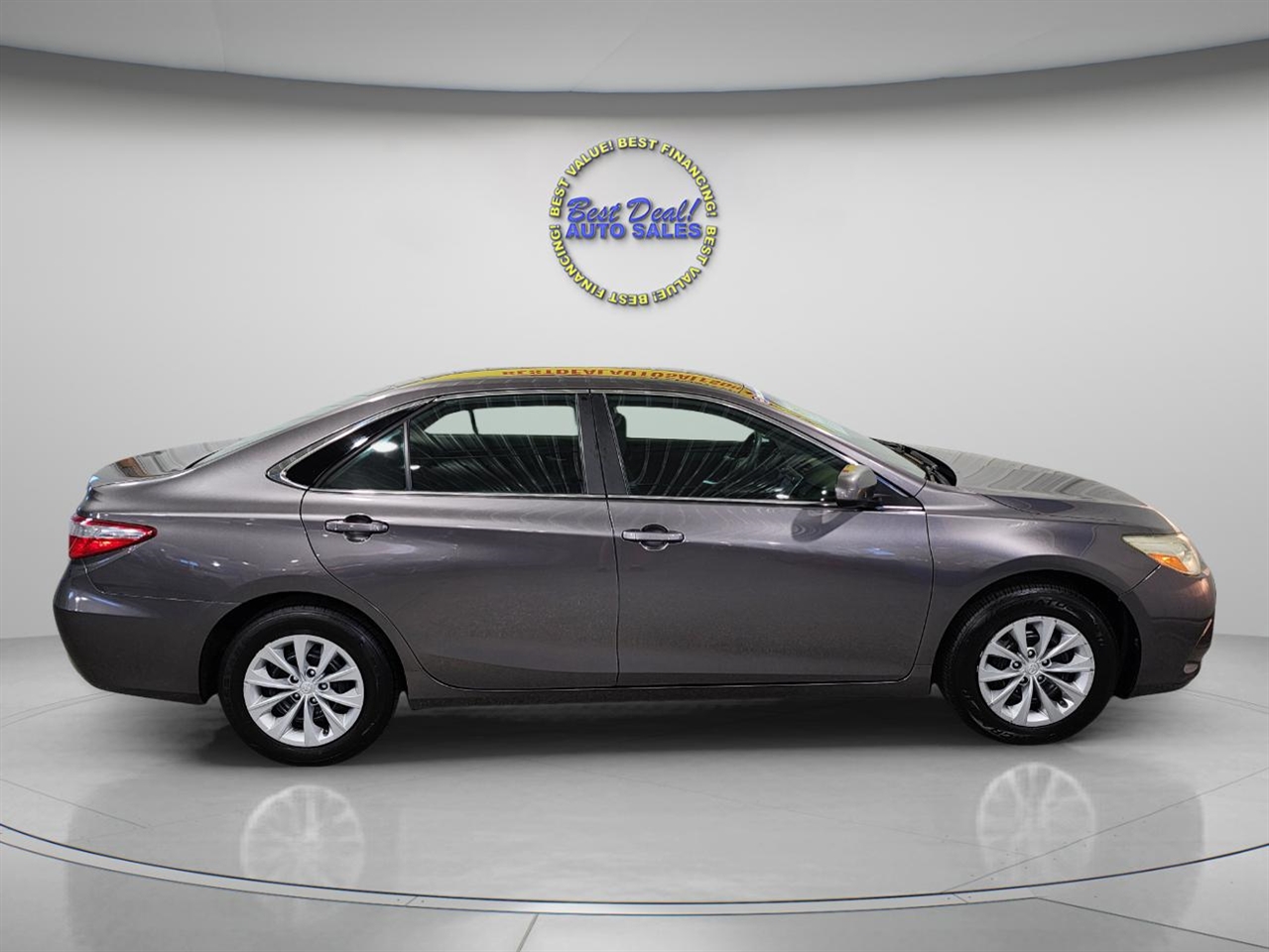 2017 Toyota Camry LE photo 5