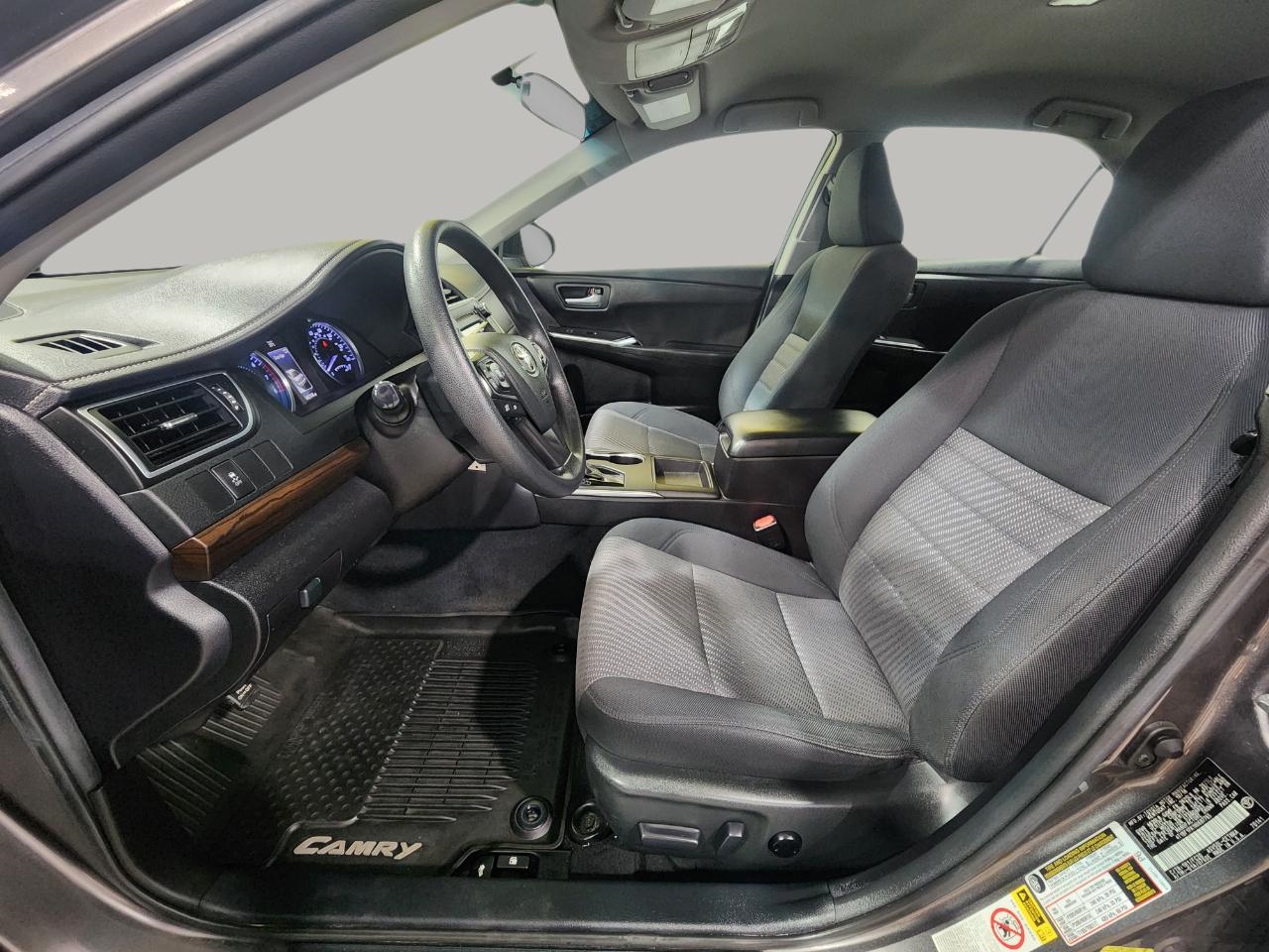 2017 Toyota Camry LE photo 9