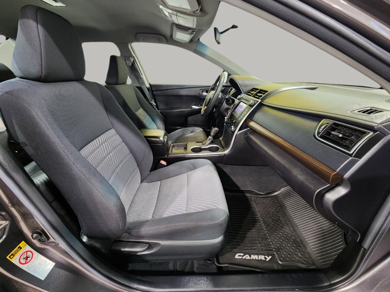 2017 Toyota Camry LE photo 21