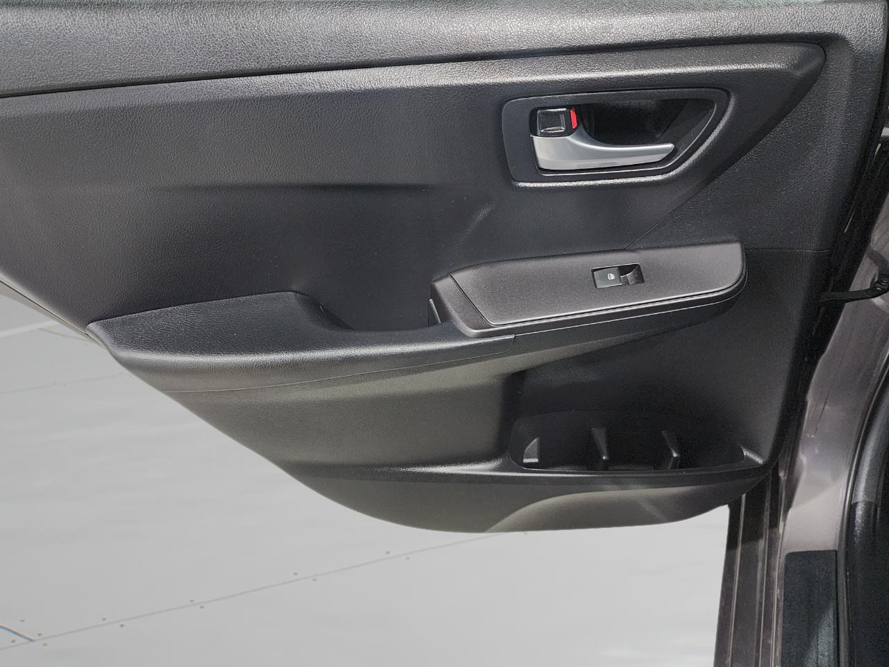 2017 Toyota Camry LE photo 24