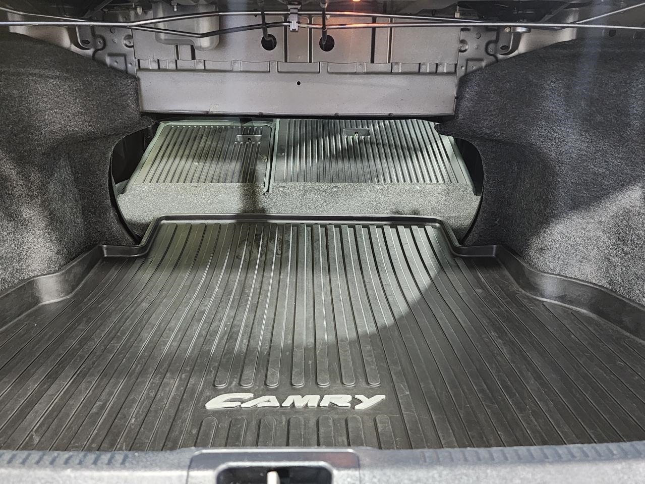 2017 Toyota Camry LE photo 28